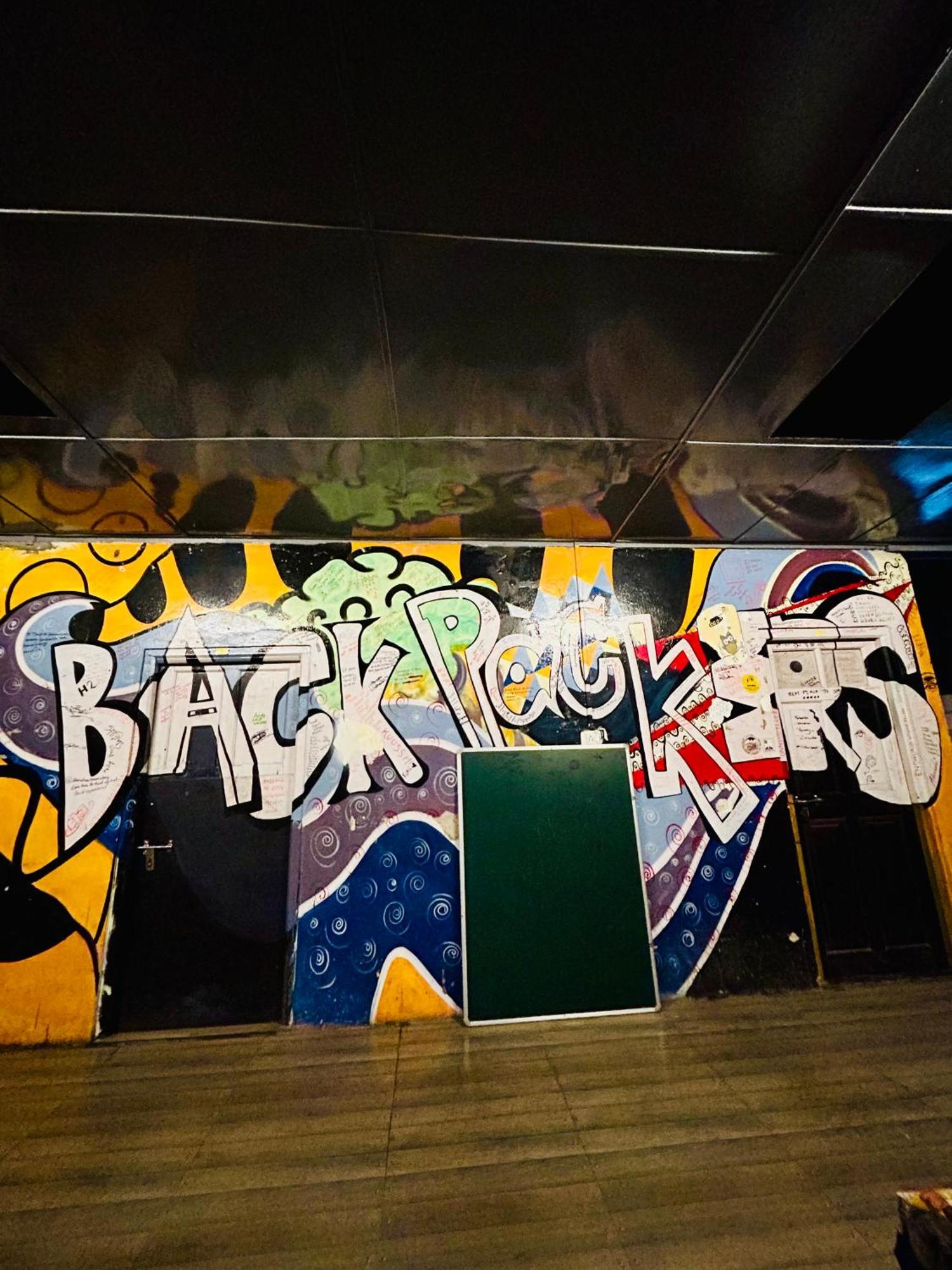 שילונג Isabella Hostel מראה חיצוני תמונה