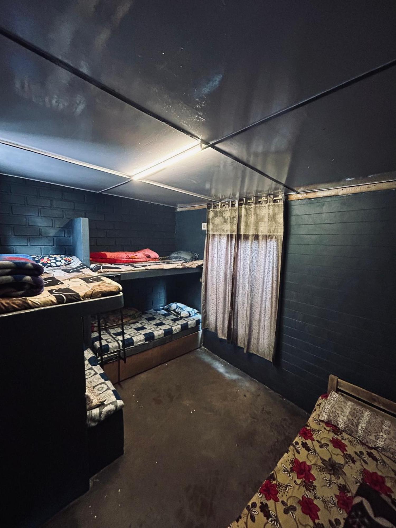 שילונג Isabella Hostel מראה חיצוני תמונה