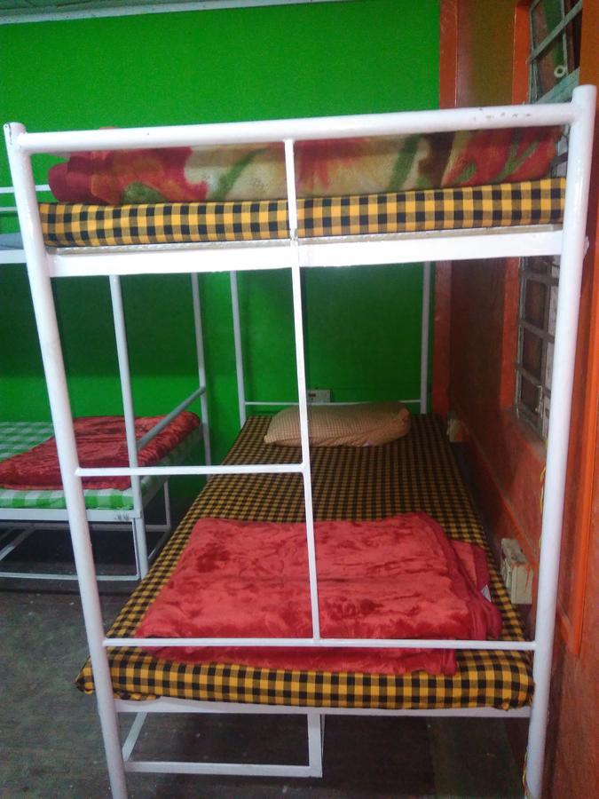 שילונג Isabella Hostel מראה חיצוני תמונה
