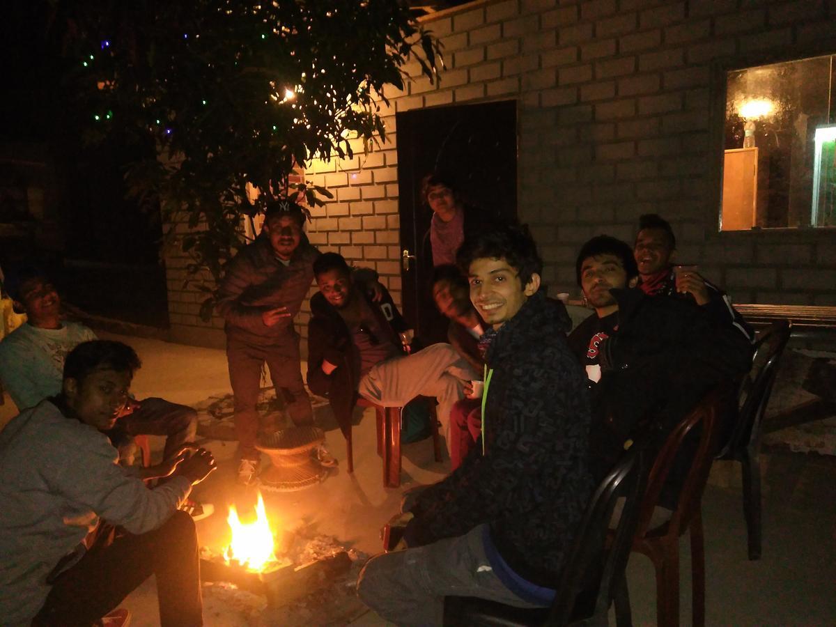 שילונג Isabella Hostel מראה חיצוני תמונה