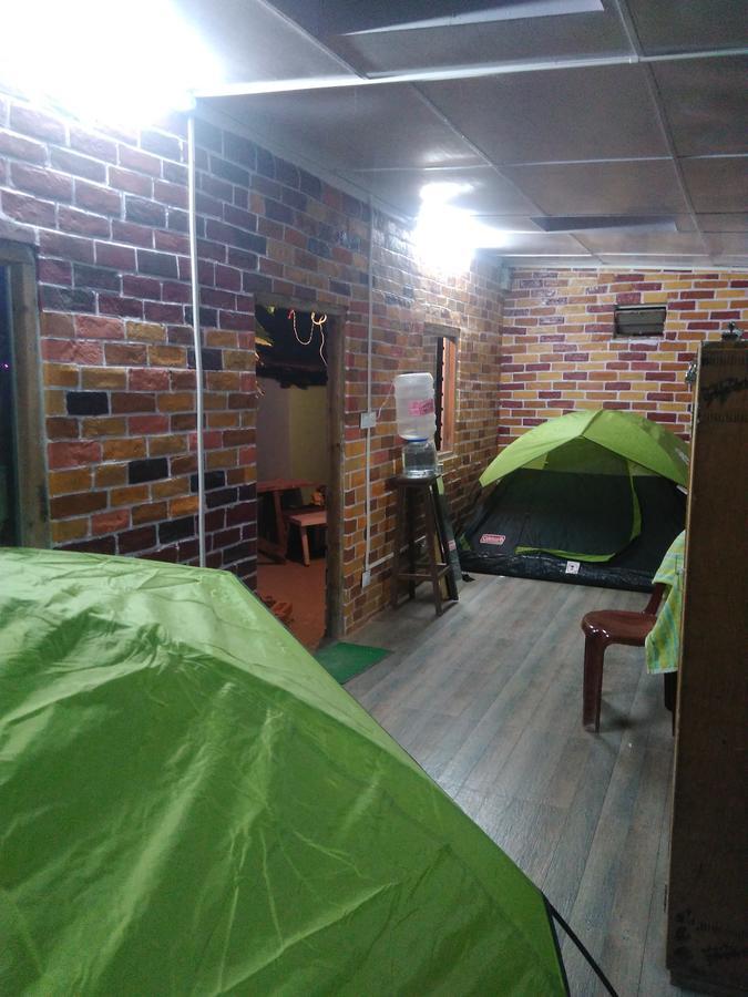 שילונג Isabella Hostel מראה חיצוני תמונה