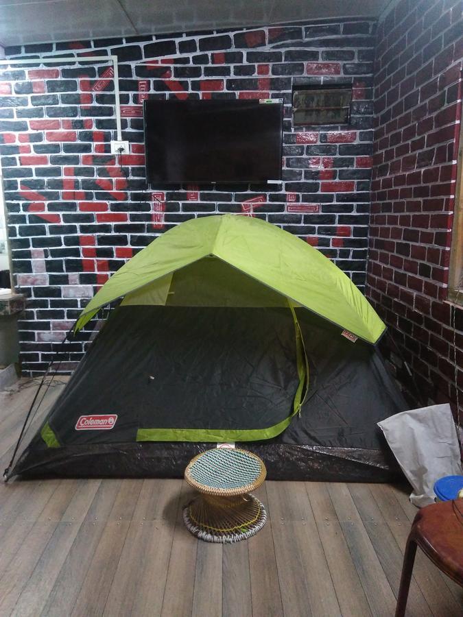 שילונג Isabella Hostel מראה חיצוני תמונה