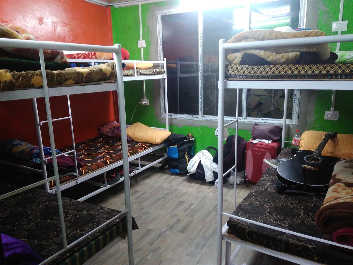 שילונג Isabella Hostel מראה חיצוני תמונה