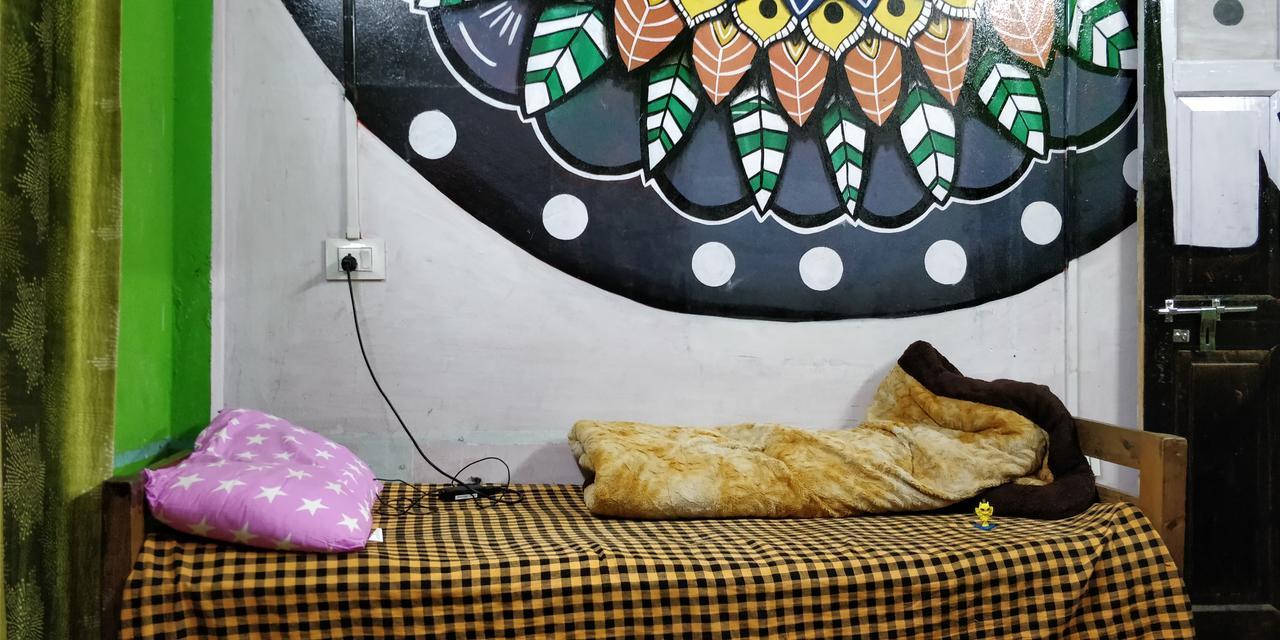 שילונג Isabella Hostel מראה חיצוני תמונה